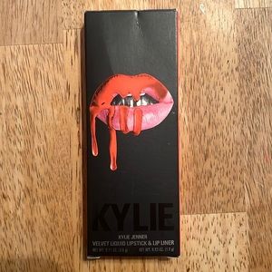 Kylie Cosmetics Velvet Liquid Lipstick and Lip Liner Lip Kit Party Girl